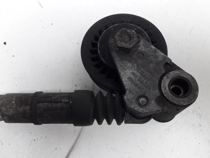Drive belt tensioner from a Audi A6 Avant (C5) 1.9 TDI 115 2001