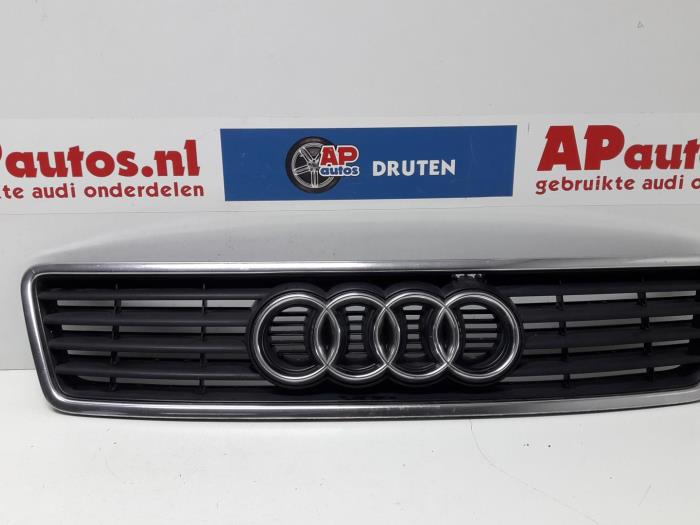 Używane Grill Audi A6 Quattro (C5) 2.5 TDI V6 24V Cena € 19,99 Procedura marży oferowane przez AP Auto's