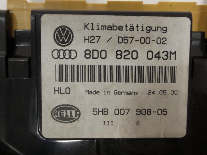 Panneau climatronic d'un Audi A4 (B5) 1.9 TDI 2000