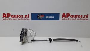 Usagé Serrure avant droite Audi A1 Sportback (8XA/8XF) Prix € 45,00 Règlement à la marge proposé par AP Autos