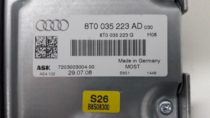 Radioverstärker van een Audi A4 Avant (B8) 1.8 TFSI 16V 2008