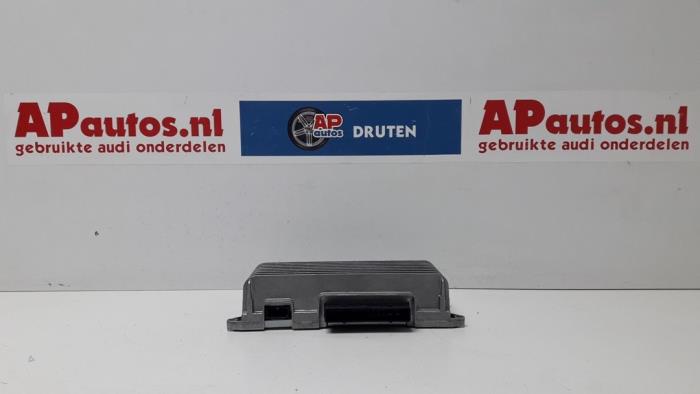 Wzmacniacz radiowy z Audi A4 Avant (B8) 1.8 TFSI 16V 2008