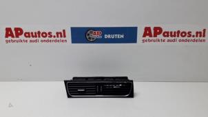 Usados Rejilla de aire de salpicadero Audi A4 Avant (B8) 1.8 TFSI 16V Precio € 30,00 Norma de margen ofrecido por AP Autos