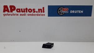 Usagé Bouton de warning Audi A4 Avant (B8) 1.8 TFSI 16V Prix € 10,00 Règlement à la marge proposé par AP Autos