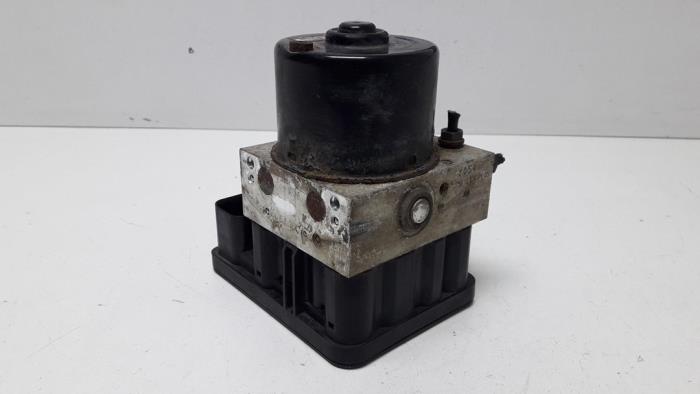 ABS pump from a Audi A3 (8P1) 2.0 TDI 16V 2006
