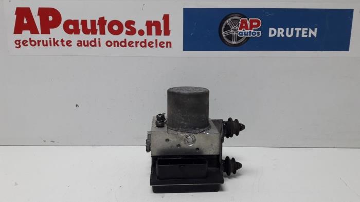 Usagé Bloc ABS Audi A4 Avant (B8) 2.0 TDI 16V Prix € 99,99 Règlement à la marge proposé par AP Auto's