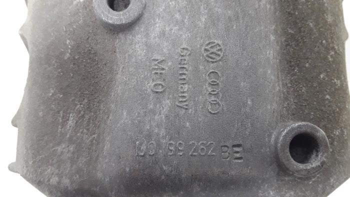 Motorlager van een Audi A3 (8L1) 1.6 2000