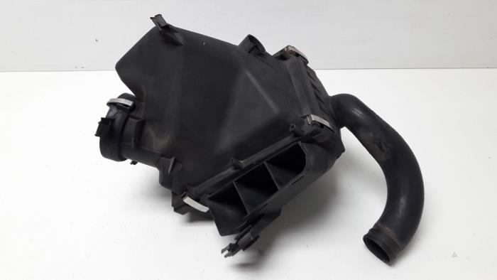 Cuerpo de filtro de aire de un Audi A6 Avant Quattro (C5) 3.0 V6 30V 2002