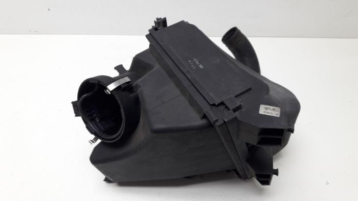 Boîtier filtre à air d'un Audi A6 Avant Quattro (C5) 3.0 V6 30V 2002