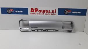 Używane Dashboard sierlijst Audi A8 (D3) 6.0 W12 48V Quattro Cena € 95,00 Procedura marży oferowane przez AP Autos