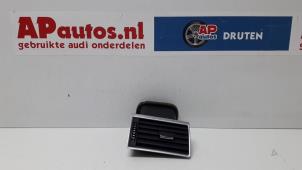 Usados Rejilla de aire de salpicadero Audi A8 (D3) 6.0 W12 48V Quattro Precio € 20,00 Norma de margen ofrecido por AP Autos