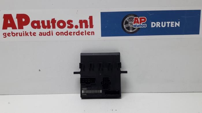 Używane Komputer pokladowy Audi A8 (D3) 6.0 W12 48V Quattro Cena € 99,99 Procedura marży oferowane przez AP Auto's