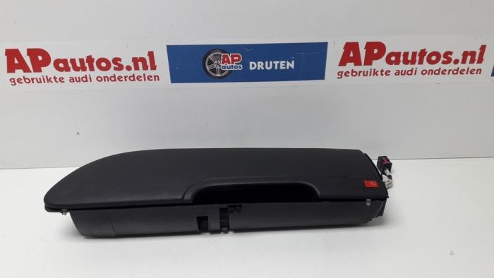 Używane Schowek Audi A8 (D3) 6.0 W12 48V Quattro Cena € 35,00 Procedura marży oferowane przez AP Auto's
