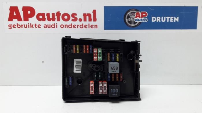 Caja de fusibles de un Audi A3 Sportback (8PA) 1.6 2009
