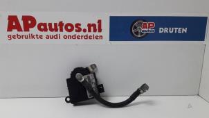 Używane Czujnik baterii Audi A8 (D3) 6.0 W12 48V Quattro Cena € 100,00 Procedura marży oferowane przez AP Autos