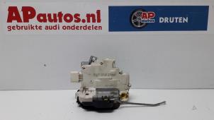 Usagé Serrure avant gauche Audi A4 Prix € 45,00 Règlement à la marge proposé par AP Autos