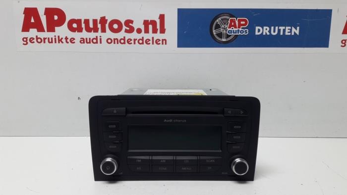 Reproductor de CD y radio de un Audi A3 (8P1) 1.9 TDI 2008
