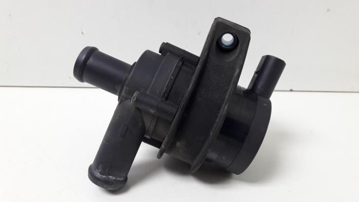 Additional water pump from a Audi A1 (8X1/8XK) 1.4 TFSI 16V 122 2011