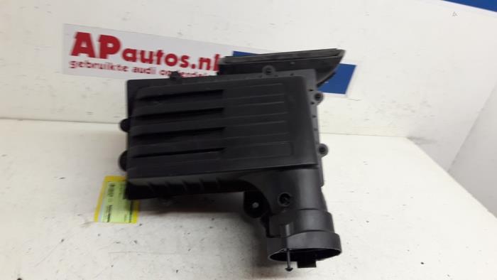 Cuerpo de filtro de aire de un Audi A3 Sportback (8VA/8VF) 2.0 TDI 16V Quattro 2015
