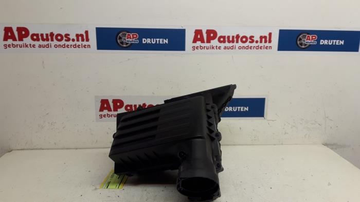 Cuerpo de filtro de aire de un Audi A3 Sportback (8VA/8VF) 2.0 TDI 16V Quattro 2015