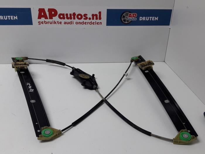 Window mechanism 4-door, front right from a Audi Q5 (8RB) 2.0 TFSI 16V Quattro 2014