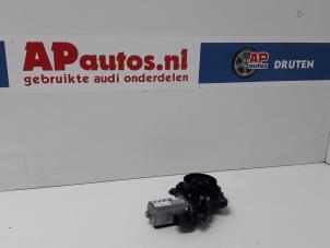 Usados Motor auxiliar de cierre puerta derecha delante Audi S6 Avant (C7) 4.0 V8 TFSI Precio € 100,00 Norma de margen ofrecido por AP Autos