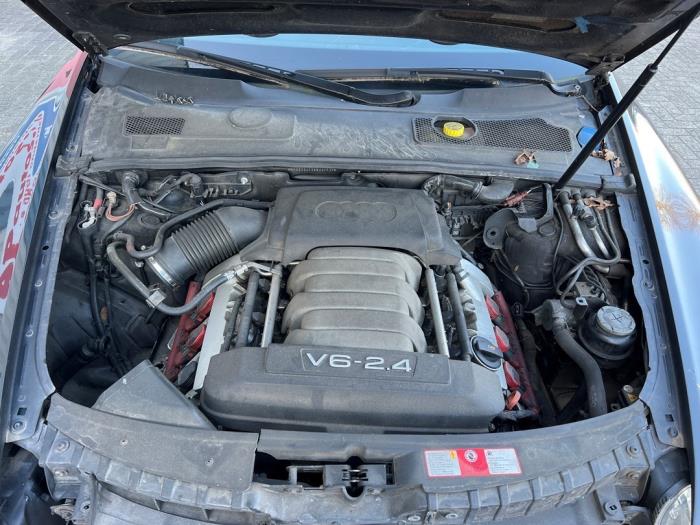 Motor de un Audi A6 Avant (C6) 2.4 V6 24V 2005