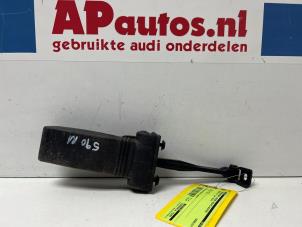 Usados Receptor de puerta de 4 puertas derecha detrás Audi Q3 (8UB/8UG) 2.0 TDI 16V 140 Precio € 20,00 Norma de margen ofrecido por AP Autos
