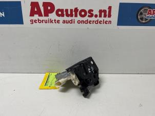 Used Rear door mechanism 4-door, right Audi Q3 (8UB/8UG) 2.0 TDI 16V 140 Price € 65,00 Margin scheme offered by AP Autos