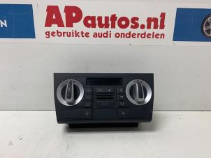 Usados Panel Climatronic Audi A3 Sportback (8PA) 1.6 Precio € 75,00 Norma de margen ofrecido por AP Autos