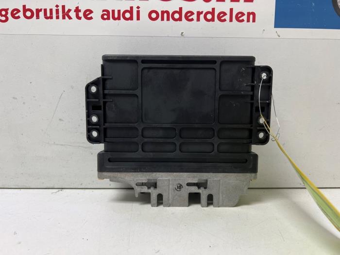 Ordenador de caja automática de un Audi A4 (B5) 1.6 1995