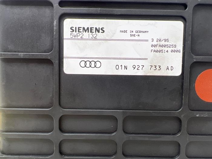 Steuergerät Automatikkupplung van een Audi A4 (B5) 1.6 1995