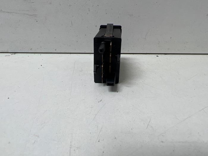 Rear window heating switch from a Audi A4 (B5) 1.6 1995