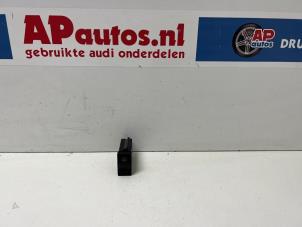 Usagé Commutateur chauffage vitre arrière Audi A4 (B5) 1.6 Prix € 10,00 Règlement à la marge proposé par AP Autos