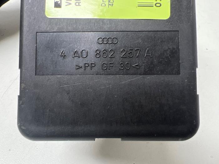 Pompa prózniowa elektrycznego zamka drzwiowego z Audi A4 (B5) 1.6 1995