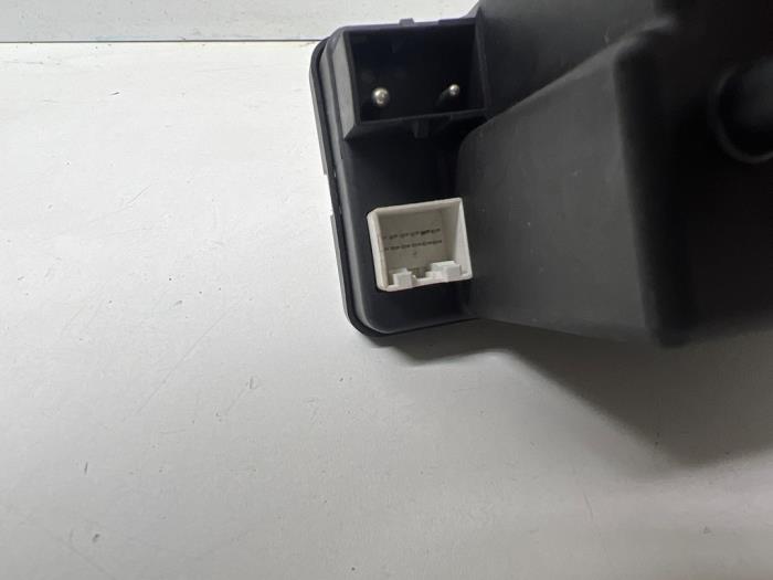 Pompa prózniowa elektrycznego zamka drzwiowego z Audi A4 (B5) 1.6 1995