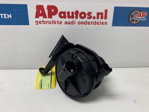 Usagé Pompe secondaire Audi A4 Cabriolet (B6) 2.4 V6 30V Prix € 24,99 Règlement à la marge proposé par AP Autos