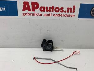 Used Central locking motor Audi A4 Avant (B6) 2.4 V6 30V Price € 19,99 Margin scheme offered by AP Autos