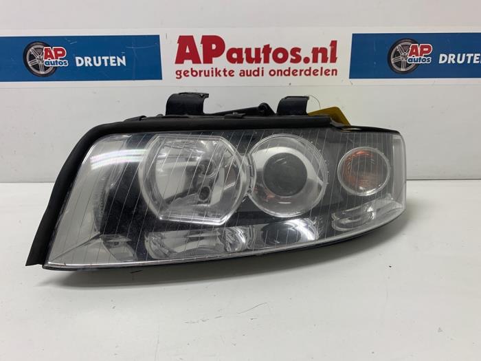Używane Reflektor lewy Audi A4 Avant (B6) 2.4 V6 30V Cena € 249,99 Procedura marży oferowane przez AP Auto's