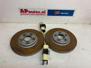 Gebrauchte Bremsscheibe + Bremsklotz vorne Audi A4 Avant (B8) 3.0 TDI V6 24V Quattro Preis € 49,99 Margenregelung angeboten von AP Autos