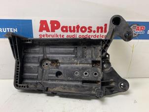 Używane Pojemnik na akumulator Audi A3 Sportback (8VA/8VF) 1.4 TFSI ACT Ultra 16V Cena € 19,95 Procedura marży oferowane przez AP Autos