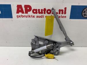 Używane Nabój pokrywy silnika Audi A3 Sportback (8VA/8VF) 2.0 TDI 16V Quattro Cena € 74,99 Procedura marży oferowane przez AP Autos