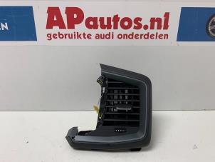Używane Kratka wentylacyjna deski rozdzielczej Audi A1 Sportback (GBA) 1.0 30 TFSI 12V Cena € 24,99 Procedura marży oferowane przez AP Autos