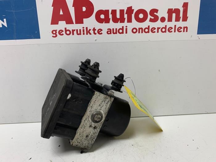 Używane Pompa ABS Audi A3 Sportback Quattro (8PA) 3.2 V6 24V Cena € 99,99 Procedura marży oferowane przez AP Auto's