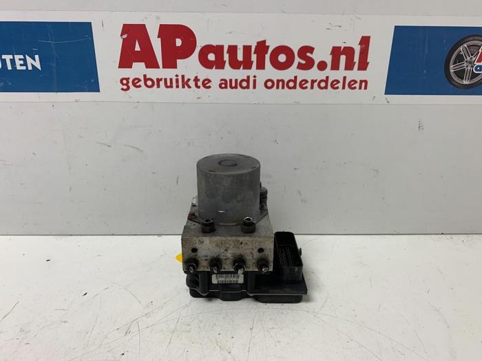 Usagé Bloc ABS Audi A4 Avant (B7) 2.0 TDI 16V Prix € 19,99 Règlement à la marge proposé par AP Auto's