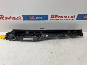 Usagé Grille aération tableau de bord Audi S5 Sportback (F5A/F5F) 3.0 TFSI V6 24V Prix € 49,99 Règlement à la marge proposé par AP Auto's