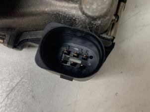 Boitier papillon d'un Audi A6 (C5) 2.4 V6 30V 2003