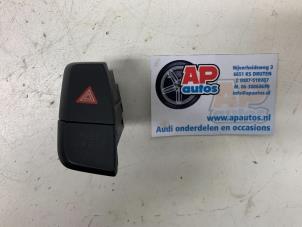 Usagé Commutateur éclairage d'urgence Audi A4 Avant (B8) 1.8 TFSI 16V Prix € 9,99 Règlement à la marge proposé par AP Auto's