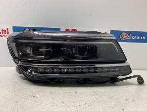 Begagnade Strålkastare, höger Volkswagen Tiguan (AD1) 2.0 TSI 16V 4Motion Pris € 199,99 Marginaltabell erbjuds av AP Auto's
