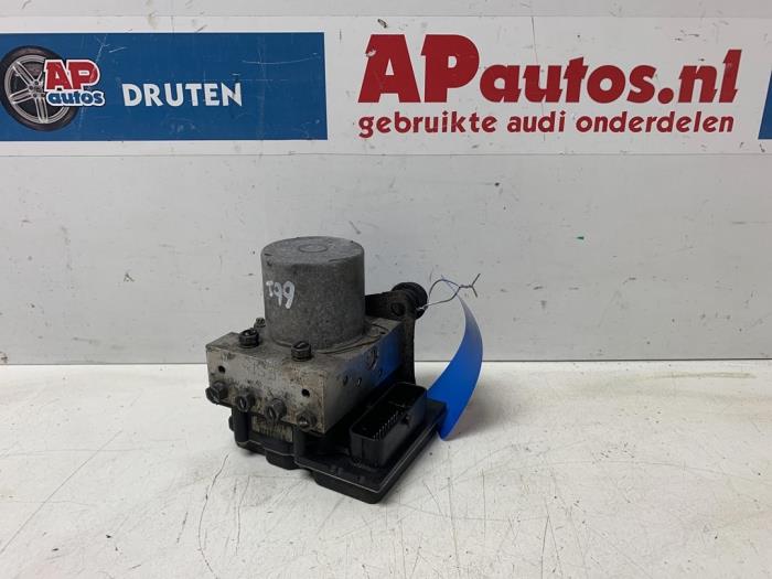 Używane Pompa ABS Audi A4 Avant (B8) 1.8 TFSI 16V Cena € 99,99 Procedura marży oferowane przez AP Auto's